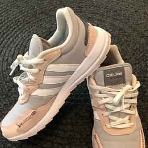 Womens Adidas S6 Shoe